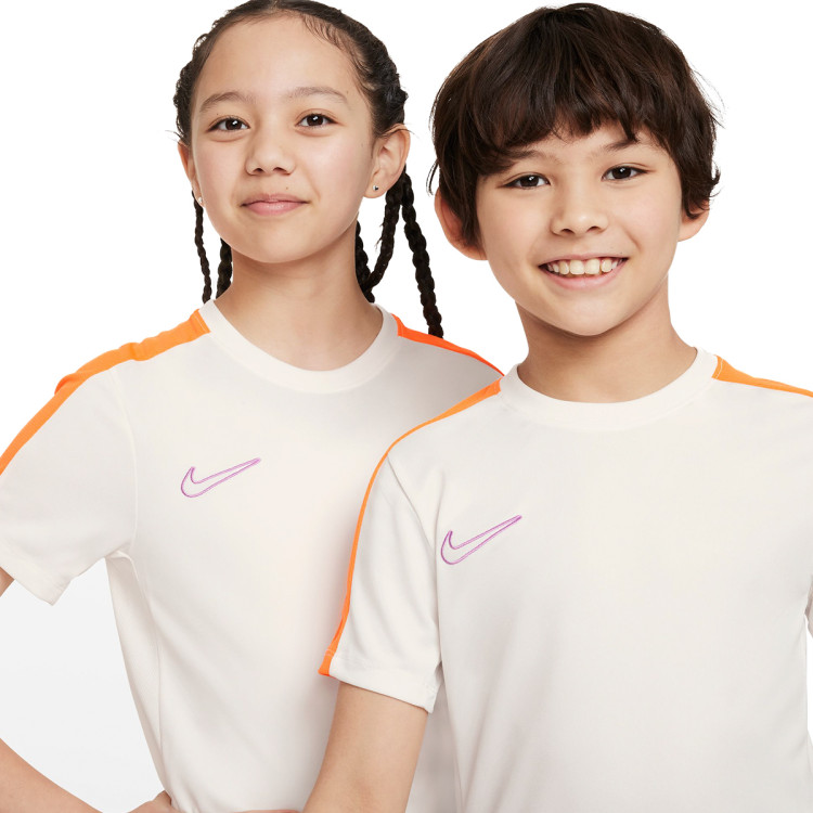 camiseta-nike-dri-fit-academy-23-nino-blaco-naranja-rosa-2.jpg