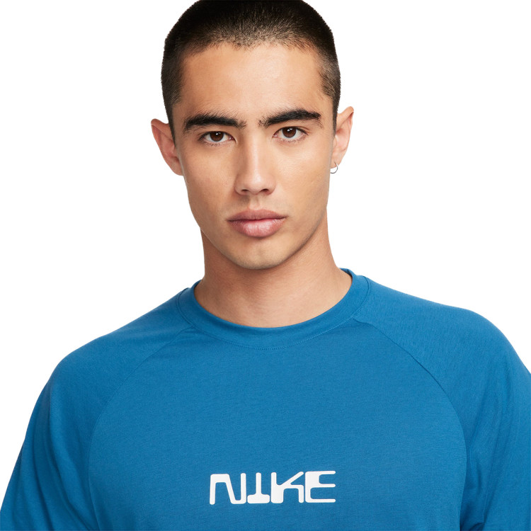 camiseta-nike-dri-fit-fc-industrial-blue-white-2.jpg