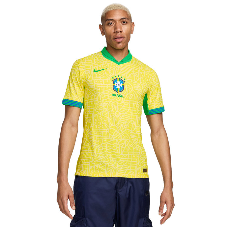 camiseta-nike-brazil-primera-equipacion-2023-2024-adulto-dynamic-yellow-lemon-chiffon-green-spark-0