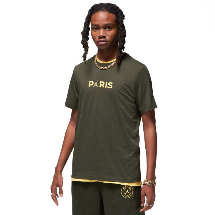 camiseta-jordan-x-psg-ss-logo-tee-sequoia-saturn-gold-0
